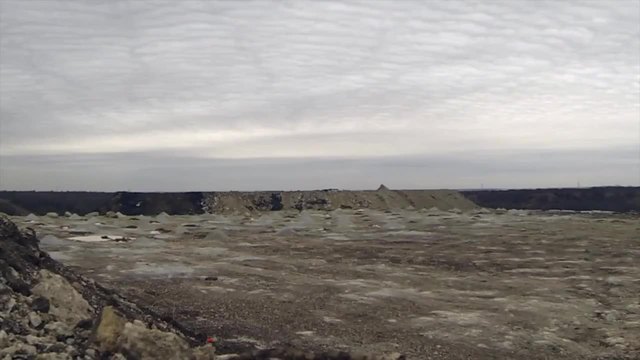 Взривяване на открита мина заснето от дрон