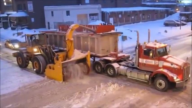 Ето как се почистват заснежените пътища в Канада