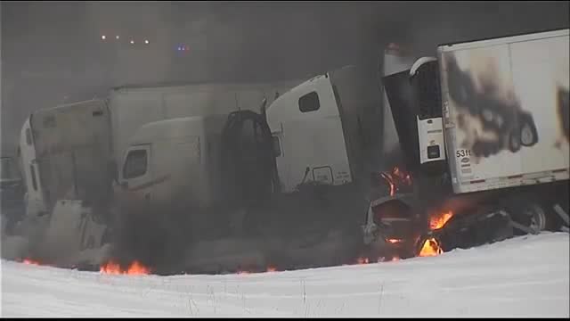 Камион с фойерверки се взриви при верижна катастрофа с около 200 коли (ВИДЕО)