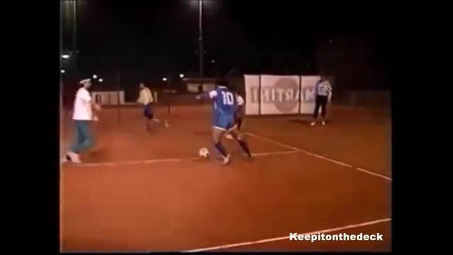 Невиждани кадри! Диего Марадона играе футзал в най-добрите си години