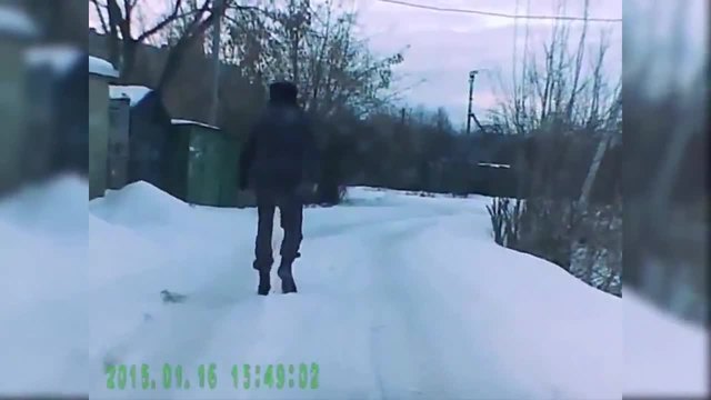 Пиян руски полицай заплашва с пистолет