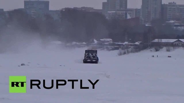 Руски снегомобил-амфибия