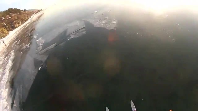 Скиор пада в езерото Байкал