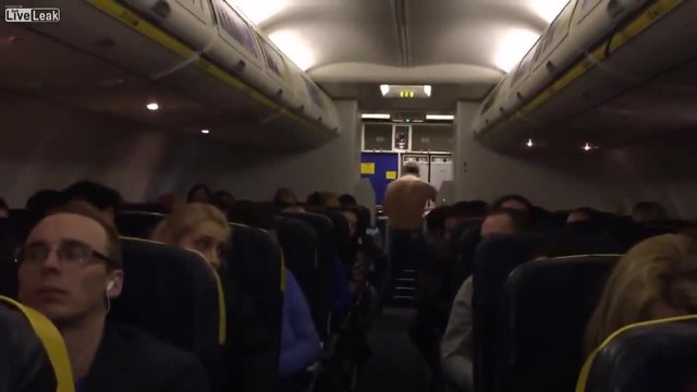 Пътници усмиряват пиян &quot;рамбо&quot; в самолет