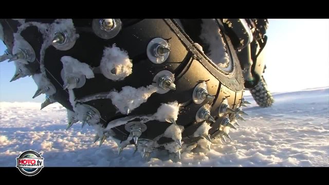 Невероятни дрифтове на сняг с коли и мотори
