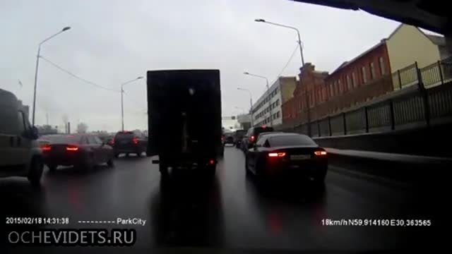 Видео регистратор заснема, шофьор хулиган на пътя! !