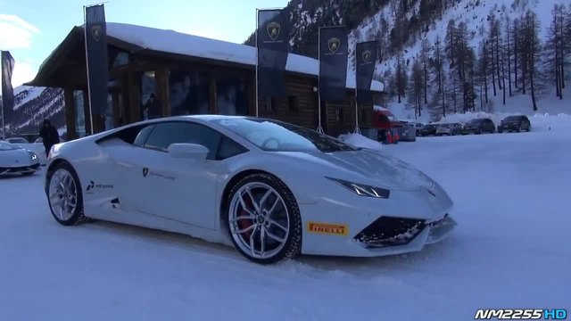 Lamborghini Дрифтира на сняг