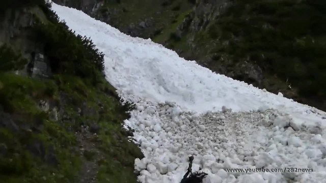 Снежна река в Австрия