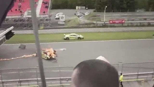 Ето какво се случва, когато едно Lamborghini се разбие по време на състезание!