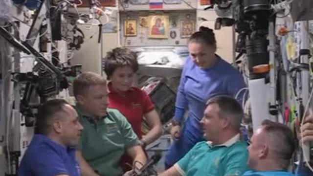 Тримата астронавти от МКС стигнаха успешно Земята
