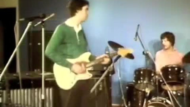 Talking Heads (1976) - Girls Want To Be With Girls
