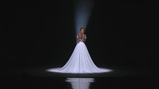 Роклята на Дженифър Лопез превърната в екран  Feel the Light - American Idol