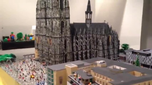 Невероятно видео! Красив детайлен строеж на Кьолнската катедрала от лего