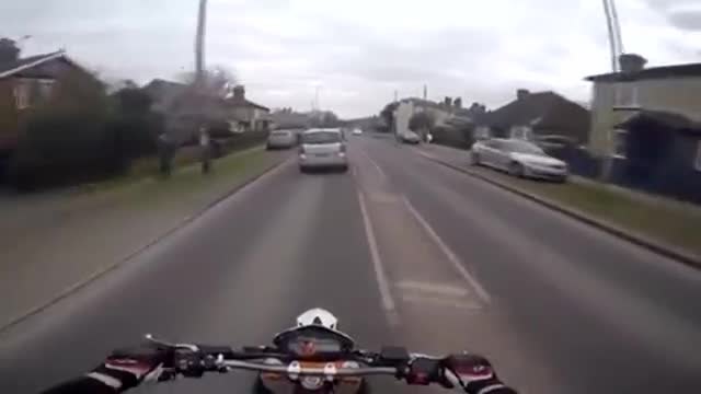 Моторист се отзовава на помощ на възрастна жена