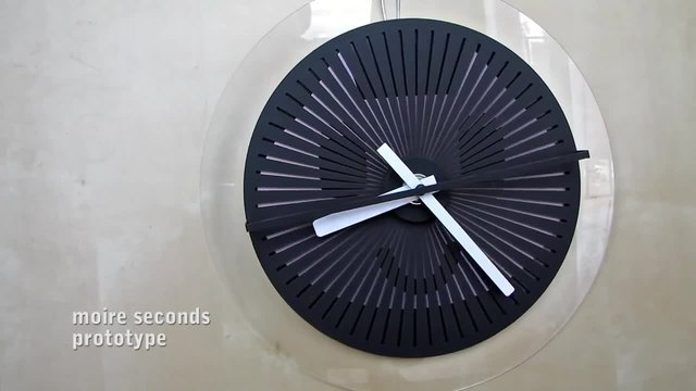 Страхотна оптична илюзия на стенен часовник