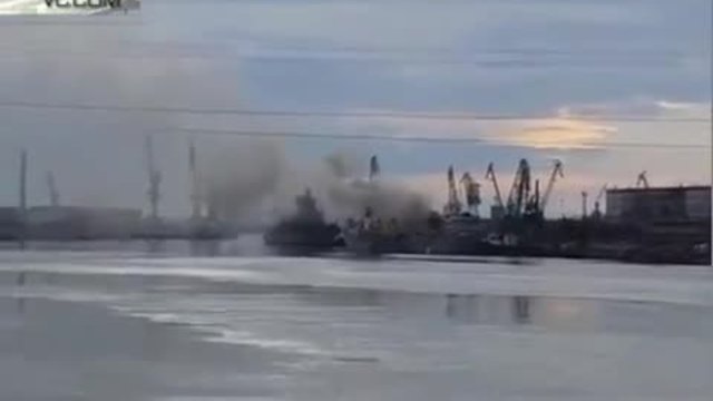 Пламна руска атомна подводница, не могат да я угасят