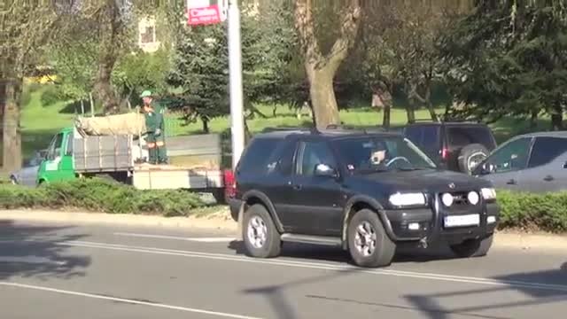Кола и микробус се удариха пред университета в Благоевград