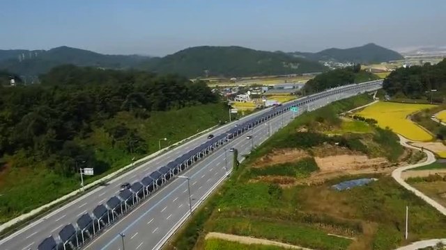 Невероятно видео! Соларни панели по магистрала !!! Вижте как са ги направили в Корея
