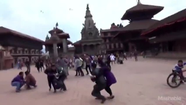 Видео кадри от момента на труса в Непал 2015година