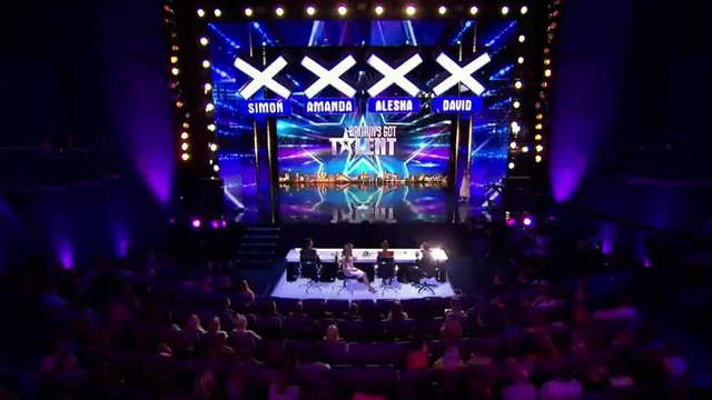 12-год. Сладуранка изправи журито и публиката на крака - Britain's Got Talent 2015 (ВИДЕО)