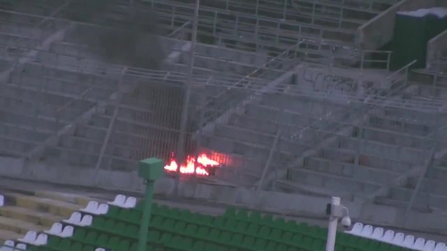 Феновете на Цска оставиха огън след себе си на стадион Берое