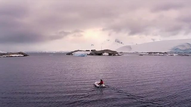 Антарктида - Далечна красива и загадъчна ледена кралица