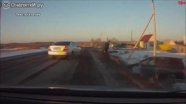 Епична развръзка на пътя в Русия