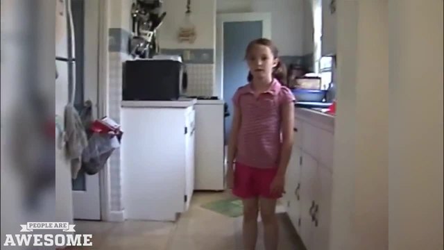 8 годишно момиче- страхотно баскетболно дриблиране