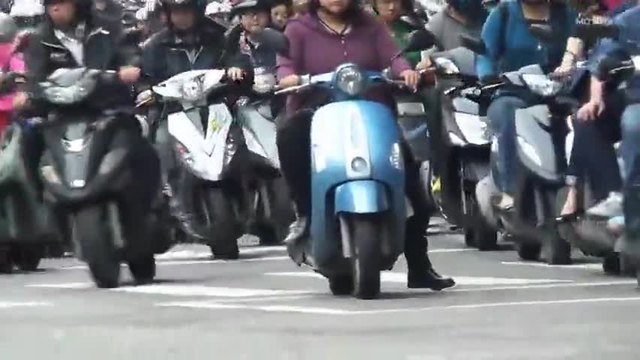 Ето как в Тайван отиват на работа (видео)