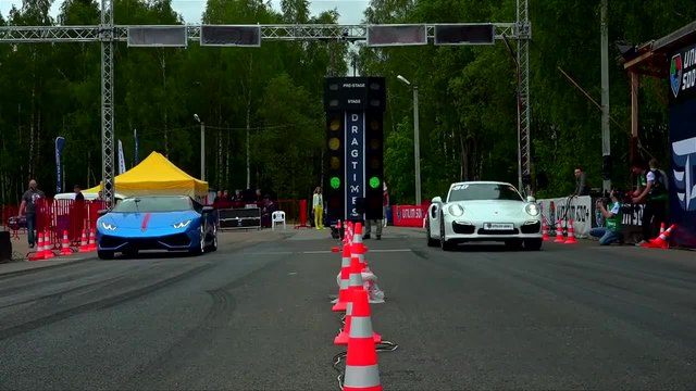 Lamborghini Huracan (stock) vs Porsche 991 Turbo S (stock)