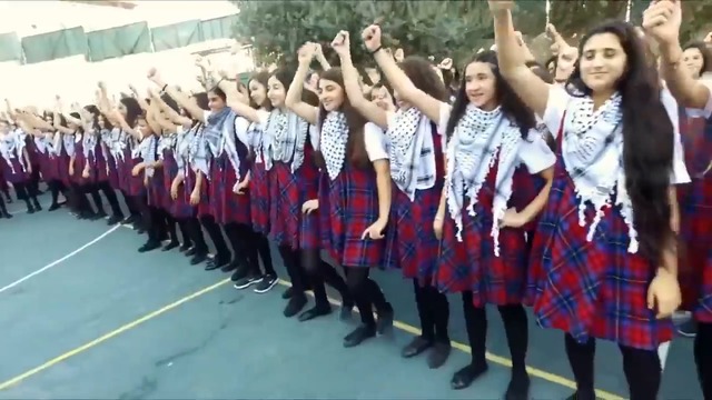 Песента "Палестинска кръв" на Мохамед Асаф изпълнена от момичета в палестинско училище