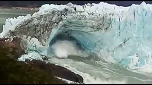 Ледника Перито Морено в Патагония се счупи