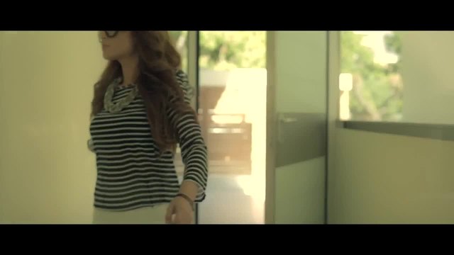 ГРЪЦКА ПРЕМИЕРА! Ena Vima Mprosta - Elina Gerontari _  (2014 Music Video )