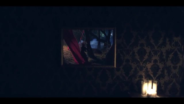 Перфектна ! Lindsey Stirling - Elements (Dracula Видео) 2014