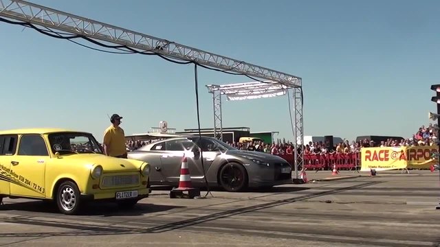 Nissan GTR R35 580HP vs. Trabant Turbo 3.0T - 1_4 Mile - Race at Airport