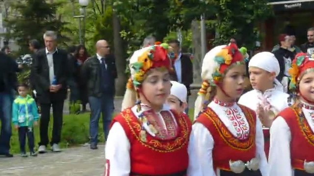 Дилянка - Фолклорен Танцов Ансамбъл в Пловдив! 2014 Цветница