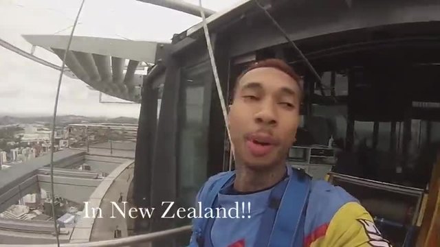 Tyga скача от небостъргач в Нова Зеландия!
