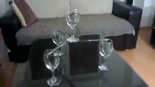 ТРИК С ЧАШИ