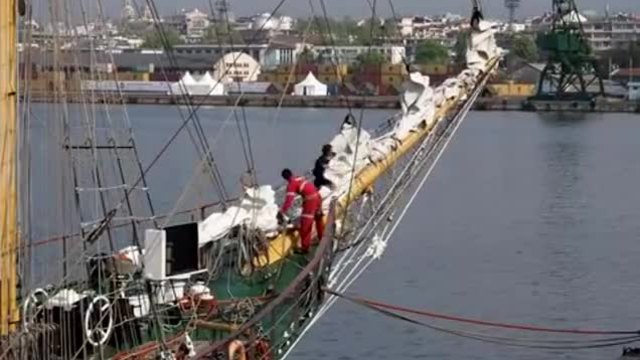 Топовни салюти ще посрещнат участниците в регатата Тол шипс във Варна