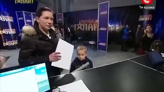 7 Годишно момче смая всички - Украйна Търси Талнт