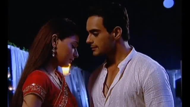 Цветовете на Любовта Снимки на Sara Khan (Садна) и Angad Hasija  (Алек)