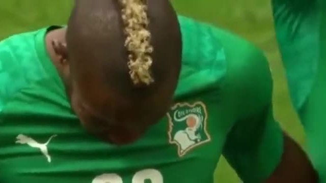 Респект! Играч на Кот д' Ивоар се разплака по време на националния химн !