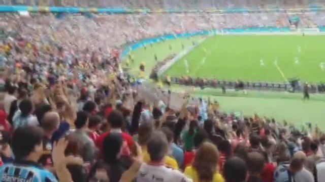 Гол на Меси и реакцията на феновете !На живо от стадиона