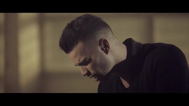 Kallay Saunders András -- Running (Official Video)