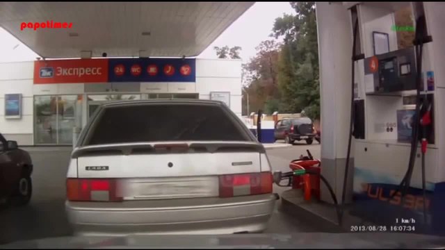 Как да целунеш непознато момиче