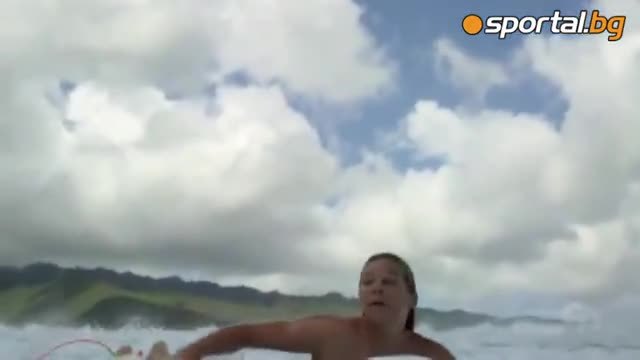 Хавайка сърфира чисто гола за Espn