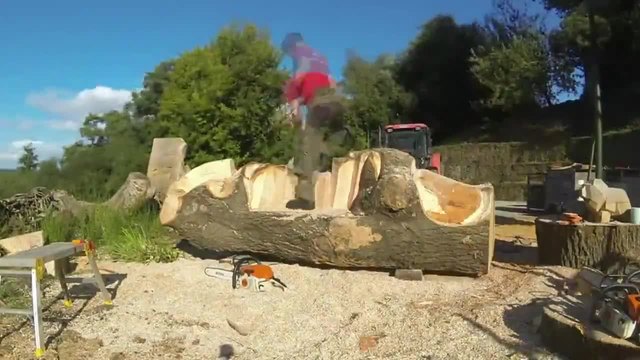 Дърворезби с моторна резачка