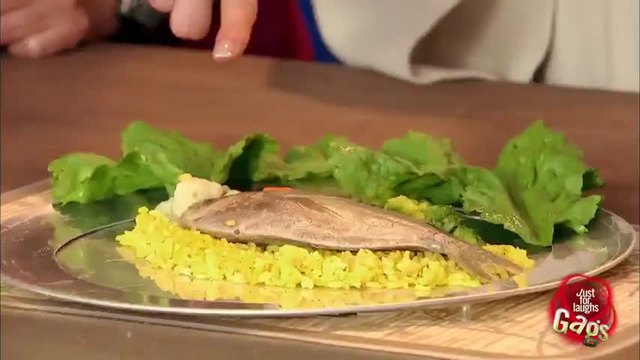 Исус съживява сготвена риба - Скрита Камера