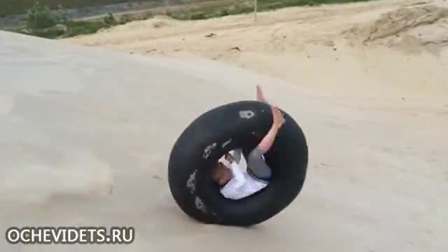 Как в Русия се забавляват - Спускане по хълм с вътрешна гума