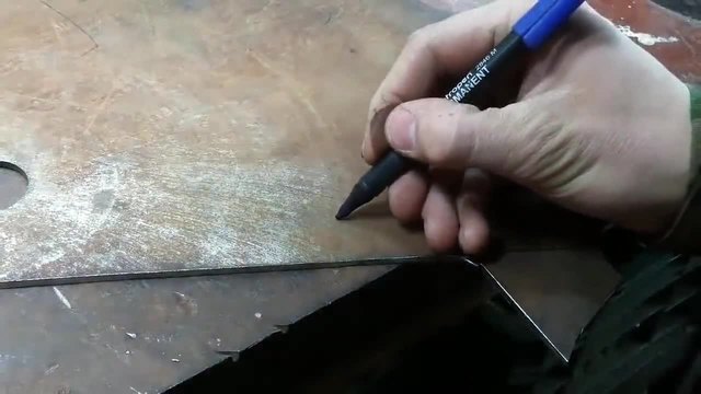 Майстор прави нож от стар циркулярен диск
